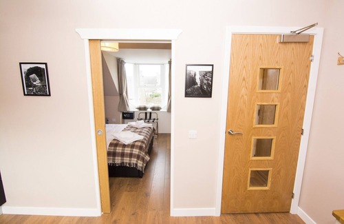 Lerwick Apartment | St Ninian's - sleeps 2 guests in 1 bedroom