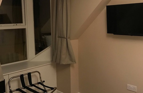 Lerwick Apartment | St Ninian's - sleeps 2 guests in 1 bedroom