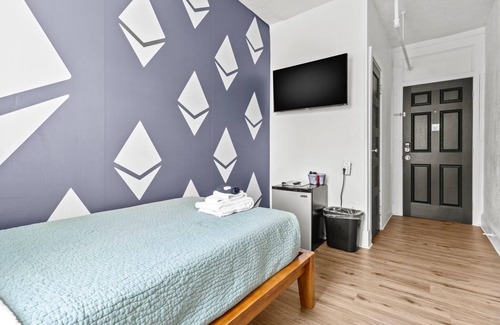 Downtown St. Petersburg Bed & Breakfast | St. Pete September Fest 20%Off Your Urban Getaway!
