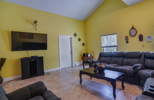 Pinellas Point House | St Petersburg Vacation Home 6 Mi to St Pete Beach!