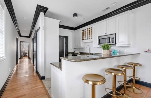 Cannonborough Elliotborough Apartment | St Philip St - Historic Downtown Home w/Parking!