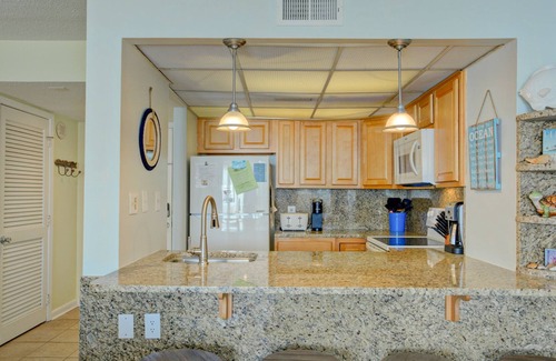 Sneads Ferry Condo | St. Regis condo with relaxing oceanfront views, pool, gym & restaurant