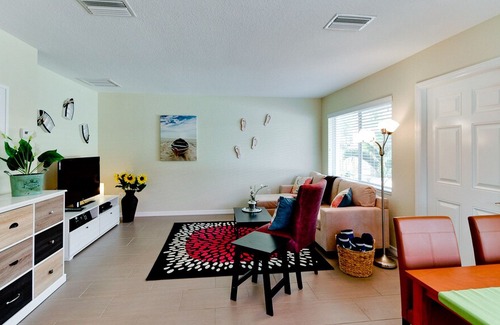 Bradenton Beach House | St. Thomas Bungalow - Walk in 2 Minutes to the Beach, Quiet Area, Free WiFi