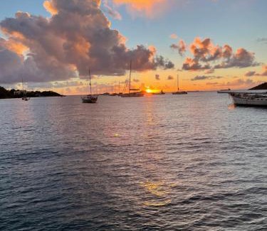 Charlotte Amalie West Boat Rental | St Thomas stay on Sailboat Ragamuffin incl meals water toys