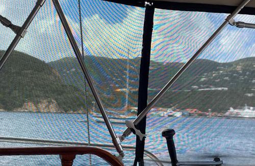 Charlotte Amalie West Boat Rental | St Thomas stay on Sailboat Ragamuffin incl meals water toys