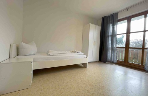 Stamsried Apartment | (STA1115) Well-designed fitters' apartment with balcony
