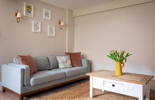 Baslow House | Stable Cottage Chatsworth Estate