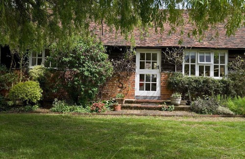 Tonbridge Cottage | * Stable Cottage * Hamptons Farmhouse, Child Friendly Holidays