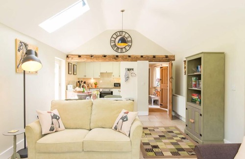 Upper Sapey Cottage | STABLE COTTAGE, pet friendly, with hot tub in Hanley William