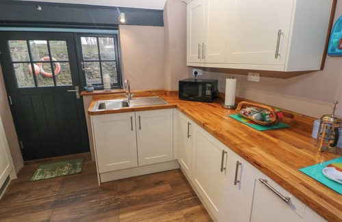 Pembroke Cottage | STABLE COTTAGE, pet friendly, character holiday cottage in Pembroke