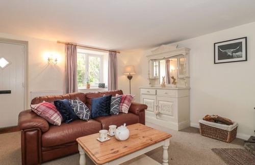 Frome Cottage | STABLE COTTAGE, RODE FARM, romantic, with open fire in Rode