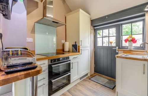 Pembroke Cottage | Stable Cottage - sleeps 2 guests in 1 bedroom