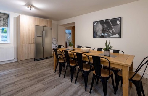 Kenmore Cottage | Stables Cottage - sleeps 10 guests in 5 bedrooms