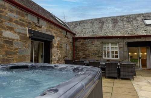 Kenmore Cottage | Stables Cottage - sleeps 10 guests in 5 bedrooms