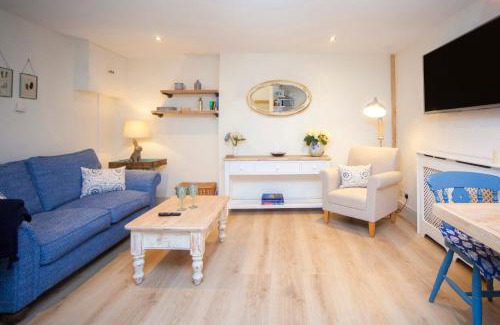 Whaddon House | STABLES Stylish comfortable peaceful cottage with parking and outdoor space