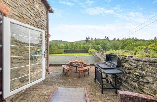 Pontfadog House | Stabyl-Y-Ddol