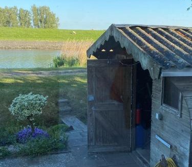 Workum Ski Chalet | Stacaravanverhuur KR00N chalet BB-5