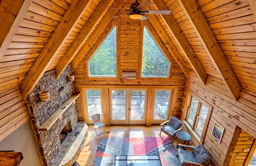 Bryson City House | Stacked Stone Retreat - Bryson City Luxury Log Home close to town