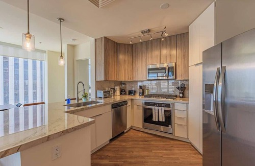 Downtown Phoenix Apartment | Stadium District Apt| Pool,Gym,Balcony,Parking,W/D