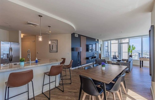 Downtown Phoenix Apartment | Stadium District Apt| Pool,Gym,Balcony,Parking,W/D