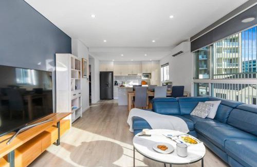 Wollongong Apartment | Stadium Escape - A Contemporary Beachside Retreat