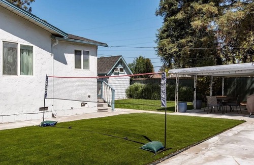 Redwood City House | Stafford 3BR-House: Tech-Savvy, Amenities Galore