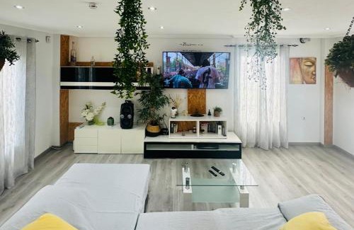 Benidorm Villa | Stag hendo25pax Only 10min to the PARTY area DESPEDIDAS 25pax 10 min de la zona de fiesta Consultar precio
