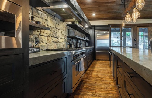 Morganton Cabin | Stag's Manor|Stunning Mtn Views|Fire Table|Hot Tub