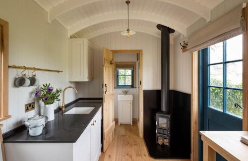 Baslow House | Stag Shepherds HutChatsworth Estate