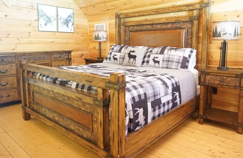 White Oak Lodge Cabin | Stair Free Entry! Boo Bear’s Chalet at White Oak Resort: WiFi/smart tv/hot tub