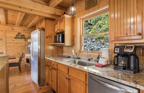 Skyland Cabin | Stairway to Heaven by Carolina Mornings | Hot Tub & Recreation Room🎱
