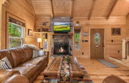 Ranger House | Stairway to Heaven Cabin on Talking Rock Creek!