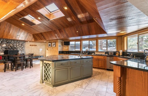 Lakeridge House | Stairway to Heaven with Stunning Lake Views from Cave Rock, Sleeps 10