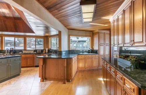 Lakeridge House | Stairway to Heaven with Stunning Lake Views from Cave Rock, Sleeps 10