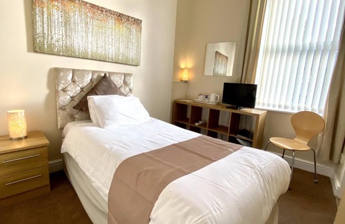 Liverpool House | Stalbridge Guest House