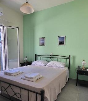 Lakka Apartment | Stamatis House - In the center of Lakka Paxos