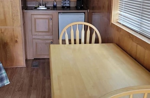 Tombstone Cabin | Stampede - Cabin 2 Tiny Home w/hot tub · Stampede - Cabin 2 Tiny Home w/hot tub