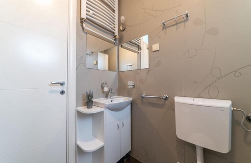 Grbavica Apartment | STAN - APARTMAN KROKI