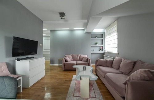 Grbavica Apartment | STAN - APARTMAN KROKI