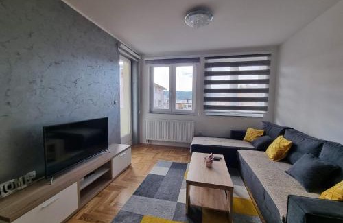 Pale Apartment | Stan Na dan Pale Ice1