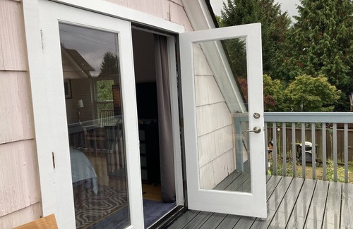 Ballard Cottage | Stand Alone Cozy Carriage House in a quiet Ballard Neighborhood many amenities