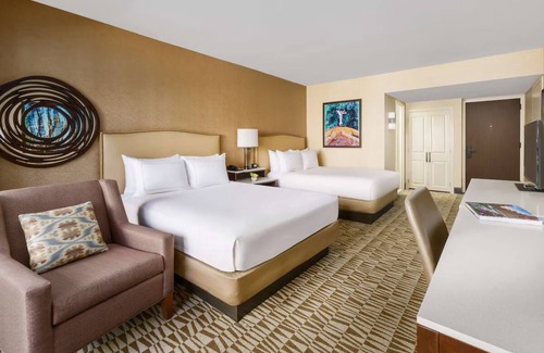 Phoenix House | Standard 2 Queens at Hilton Phoenix Airport - Outdoor Pool & Hiking Options
