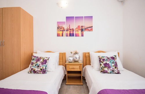 Bar Bed & Breakfast | Standard Double or Twin room, Centre of Bar
