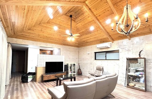 Shiraho Villa | Standard from 2 nights with full-day car rental TOYOTA VOXY 8 Passenger Pool Villa for rent
