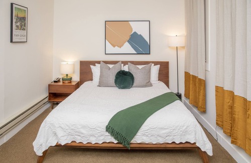 Telegraph Hill House | Standard King Room with Ensuite Bathroom