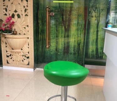 Ladang Sekolah House | Standard Queen room with Shared Bathroom