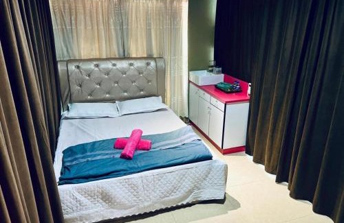 Ladang Sekolah House | Standard Queen room with shared bathroom by MyPOCKETT