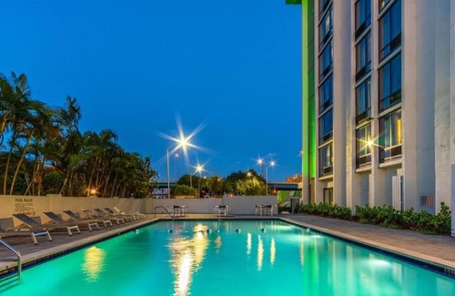 Miami Springs Apartment | Standard Room Near Miami Regional University MIA