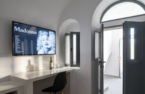 Santorini Apartment | Standard Room with Non-View Side