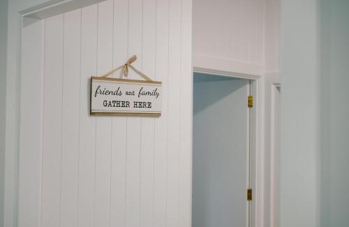 Booroobin House | Stanley House -Lakeside Luxury for 10 Perfect for Wedding Groups and Guests